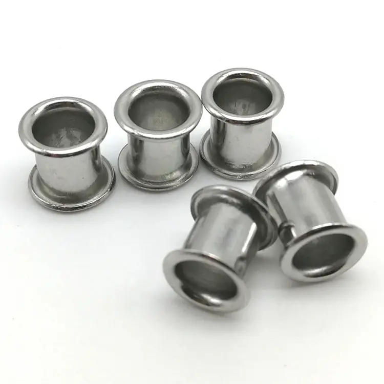 リベットとアイレットの爪の違い