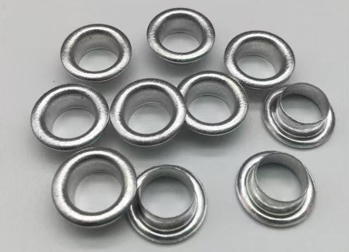 アイレットのさまざまな素材