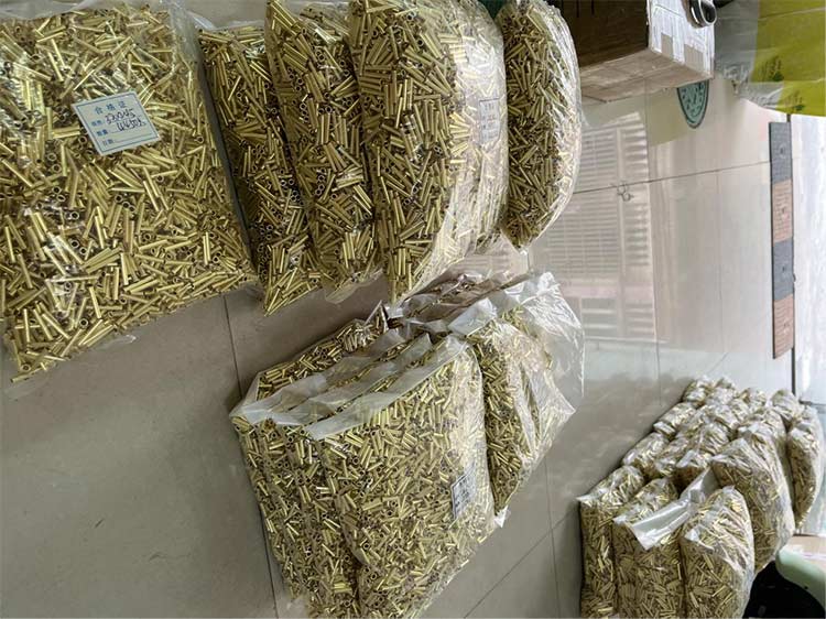 真鍮製の管状リベットがまたマレーシアに大量出荷されました!