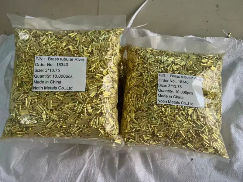 管状リベットのサンプル注文が英国へ向かう