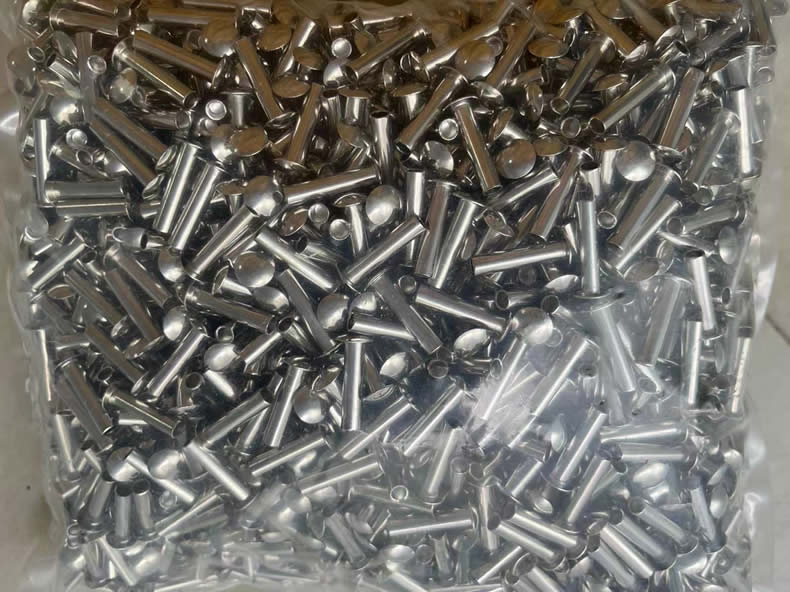 Nuote Metals が半管状リベットをメキシコに出荷 – 折りたたみ家具用、24 時間の塩水噴霧に合格