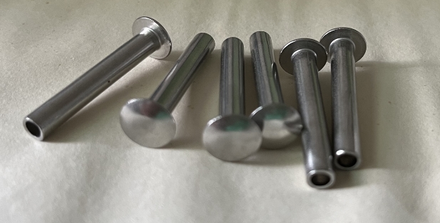 Nuote Metals がステンレス鋼リベットのサンプルをポーランドに送付 – 完全なテストデータが含まれています