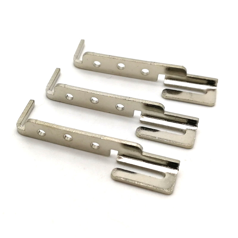 順送スタンピング部品