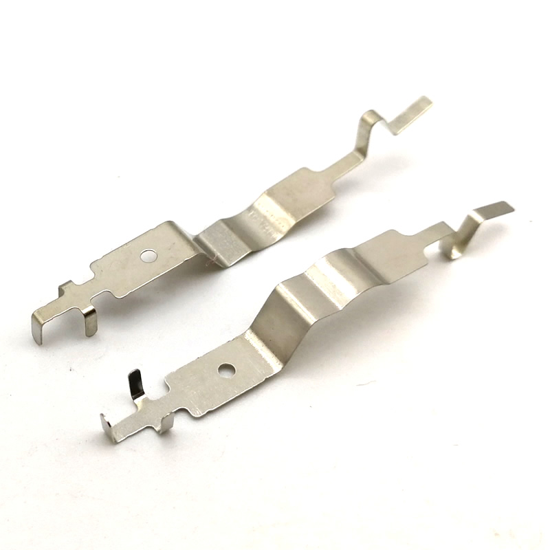 小型部品のプレス加工